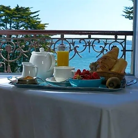 Les Flots Bleus Hotel 3*